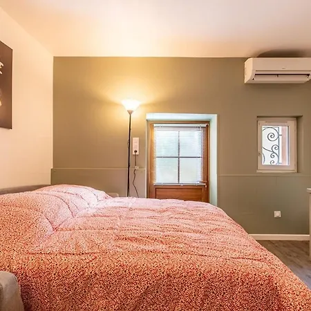 Lejlighed Joli T1 Avec Terrasse Proche Des Thermes