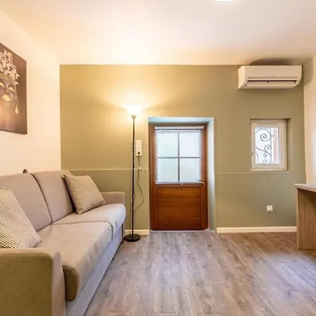 Appartement Joli T1 Avec Terrasse Proche Des Thermes Royat